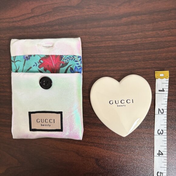 Gucci Beauty Compact Heart Shaped Mirror and Silky Pouch New - Picture 2 of 4